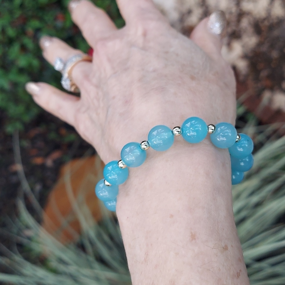 Light Blue 10mm Agate Beaded Stretch Bracelet with 14 kt Gold